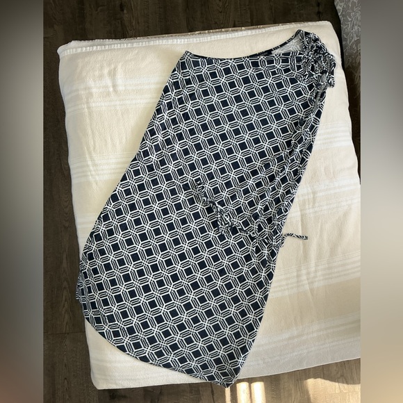 Banana Republic Dresses & Skirts - Banana Republic Navy and White Geometric Dress